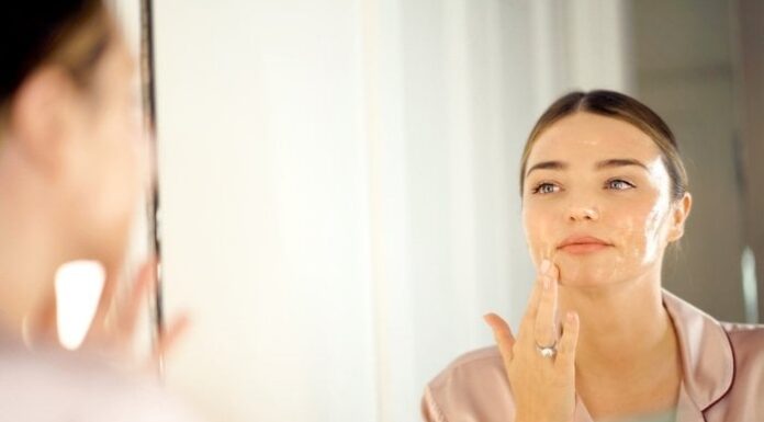 The Ultimate Guide to Overnight Masks: Hydrating and Brightening Skin Treatments