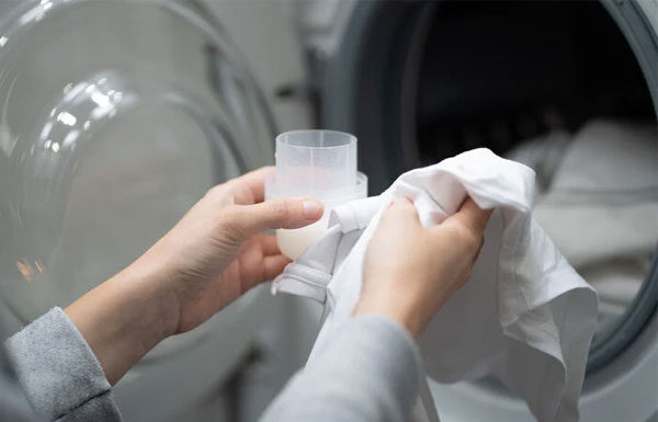 Should You Pour Laundry Detergent Directly into the Washing Machine?