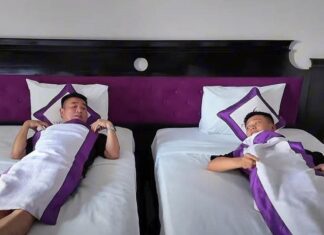 The Secret to Hotel Comfort: Unraveling the Mystery of the Cozy, Compact Bedspread