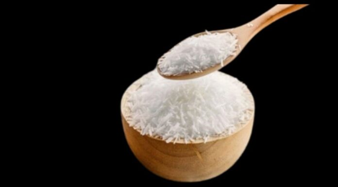 “The Secret to a Blooming Rose Garden: Feed Your Plants This Kitchen Staple”