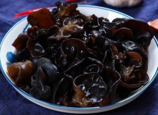 The Magic Ingredient to Make Dried Mushrooms Bloom: Rinse Away the Dirt and Bacteria