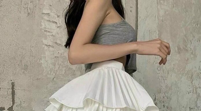 The Four Fashion Faux Pas for Women Over Forty: A Guide to Age-Appropriate Styling.