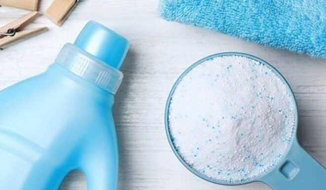 The Summer’s Smart Hack: Why Placing a Bowl of Detergent in the Corner is a Genius Move