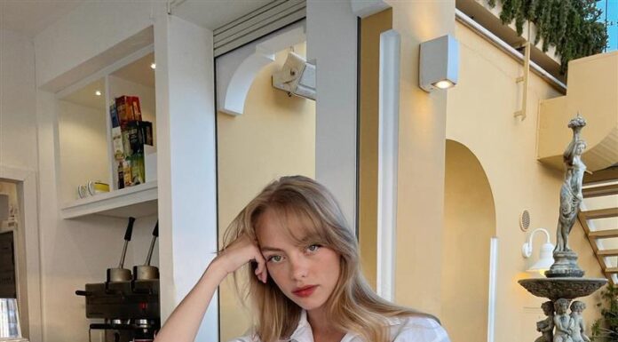 The Quintessential French Woman’s Guide to Mastering an Effortlessly Chic Style: The 5 Essential Wardrobe Items You Need to Own.