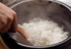 “The Surprising Benefits of Cooking Rice With Banana: A Tasty Treat or Healthy Hack?”