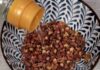 Soak Peppercorns in White Vinegar for 3 Days to Solve Many Summer Worries