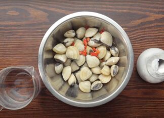 The Secret to Sand-Free Clams: A Restaurant Chef’s Top Tips.