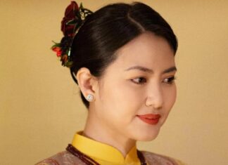 The Ultimate Showbiz Scoop: Unveiling the Truth Behind Startling Announcements and Rumors.
A Startling Revelation: The Talented Actress Ngọc Lan’s Unexpected Announcement Shocks the Entertainment Industry.
A Mystery Unveiled: What’s the Story Behind Shark Bình’s Wheelchair Appearance?