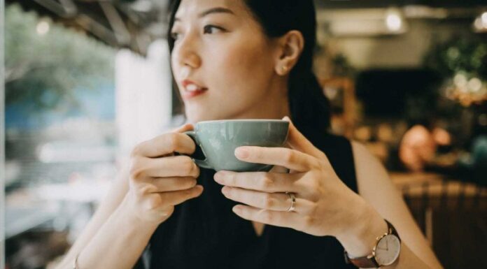 The Coffee Drinker vs. The Simple Breakfast Eater: Who Loses Weight More Efficiently?