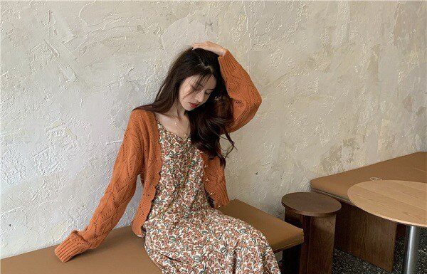 The Ultimate Guide: 4 Ways to Style a Cardigan This Fall for an Elegant, Trendsetting Look