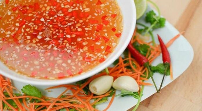 The Ultimate Guide to Making a Mouth-Watering Dipping Sauce: A Trio of Tips to Ensure Success