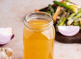 “The Ultimate Guide to Making Clear and Delicious Broth: A Quick and Easy Method”