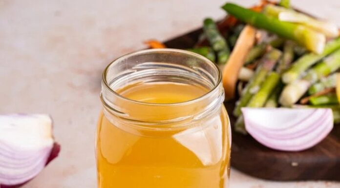 “The Ultimate Guide to Making Clear and Delicious Broth: A Quick and Easy Method”