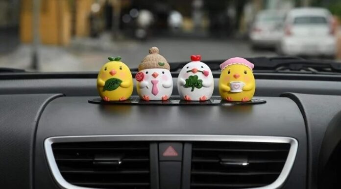 Should Car Dashboards Be Kept Free of Decorations?