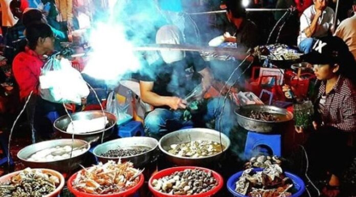 “Conquering” Dalat Night Market: 7 Delicious and Affordable Treats You Can’t Miss