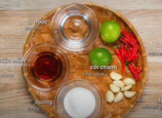 The Perfect Ratio for a Sweet and Sour Fish Sauce: A Tasty Blend of Garlic and Chilli.