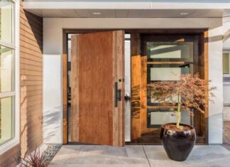 Unlocking the Main Door to Discover 3 Ominous Signs: A Warning for Homeowners to Heed and Avoid Impending Doom