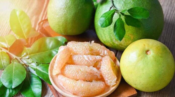 “The Secret to Eternal Youth: 6 Fruits to Fight Aging and Achieve Flawless Skin”