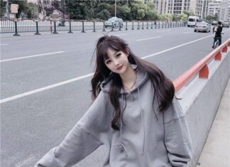 The 3 Don’ts and 3 Dos of Wearing a Sweater: A Guide for Women Over 40 to Look Chic and Not Try-Hard