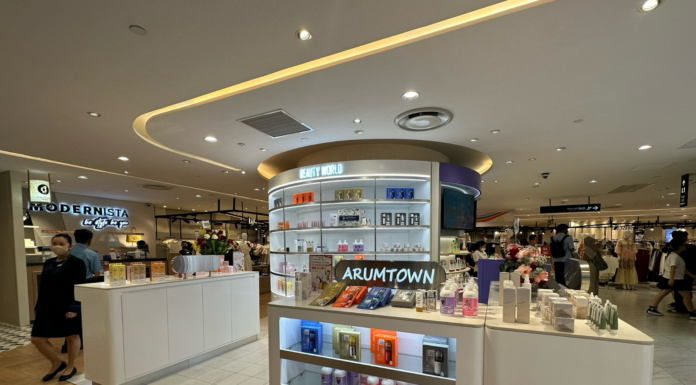 The Grand Opening of BeautyWorld at Takashimaya: Unveiling Spectacular Deals with Hanskin, Arumtown, Huxley, and Secret Key.