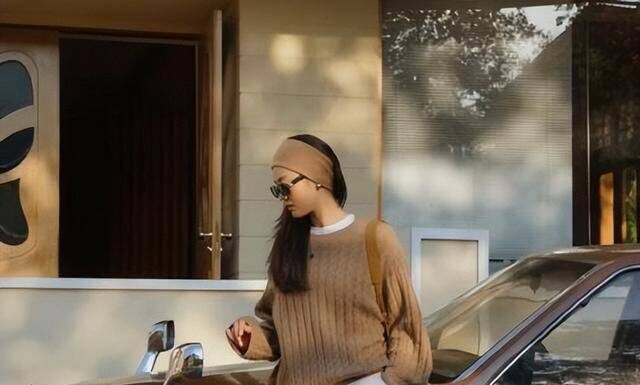 “Granny Pants” Are Predicted to Make a Comeback This Summer: 3 Styling Tips to Lengthen Your Legs and Stay Youthful