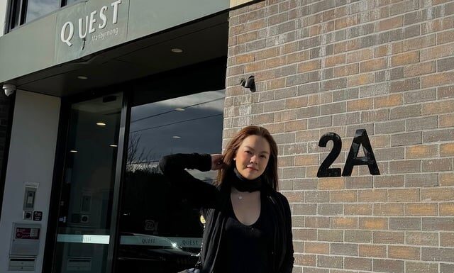 “The Ultimate Guide to Styling Wide-Leg Pants: A Fashionable Approach for the Sophisticated Woman Over 40”