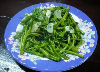 The Secret to Stir-Fried Water Spinach: Add a Crunch with This Simple Ingredient