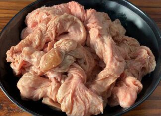 The Ultimate Guide to Cleaning Your Old Frying Pan: A Simple, Effective Solution to Remove Stubborn Odors.