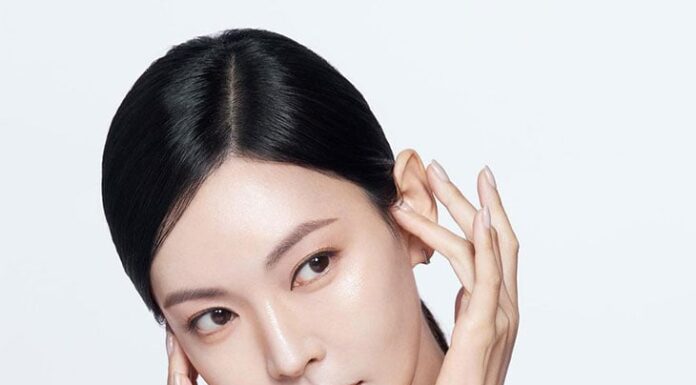 “The Secret to a Glowing Complexion: 5 Reasons Why Serum is a Skincare Essential”