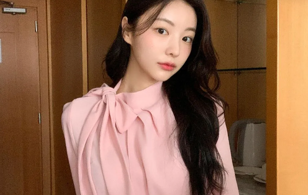 6 Feminine Blouse Styles Taking Over the Korean Blogger Scene