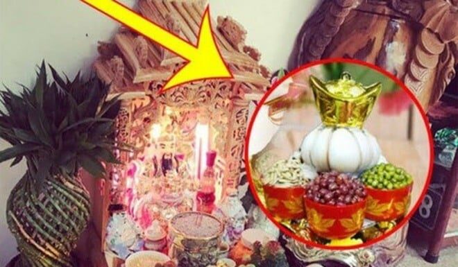 Why is Garlic Offered to the God of Wealth but Strictly Forbidden on Ancestral Altars?