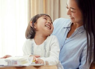 “A Daughter’s Plea: The Heartbreaking Tale of a Child’s Compassion”