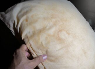 The Secret to Sun-kissed Pillows: Unveiling the Neighbor’s Trick for a Freshly-sunned Fluff