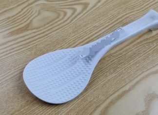 The Plastic Rice Spoon of an Electric Rice Cooker: More Than Just a Tool for Fluffing Rice.