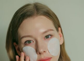 Unlocking the Secrets to Glowing Skin: 5 Toner Pad Tricks for a Dewy, Healthy Complexion