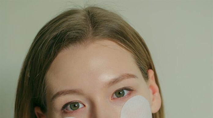 Unlocking the Secrets to Glowing Skin: 5 Toner Pad Tricks for a Dewy, Healthy Complexion