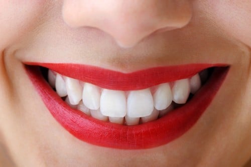 The 5 Herbs to Whiten Teeth and Freshen Your Breath