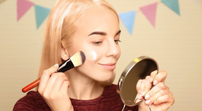 8 Makeup Tips for Women in Their 40s to Look Youthful and Vibrant