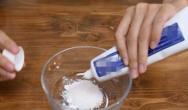 “The Surprising Benefits of Mixing Toothpaste and Salt: A Little-Known Hack”