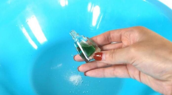 The Ultimate Summer Hack: A Potent Blend of Vitamin B1 and Essential Oils