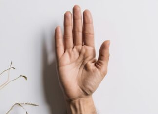 The Secret to Wealth: Unlocking the Mystery of Palm Reading and Financial Prosperity