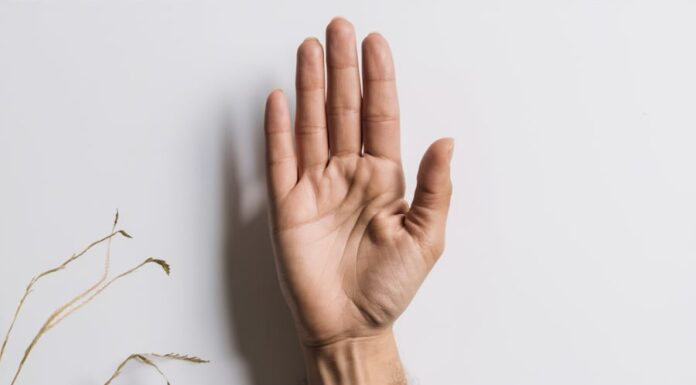 The Secret to Wealth: Unlocking the Mystery of Palm Reading and Financial Prosperity