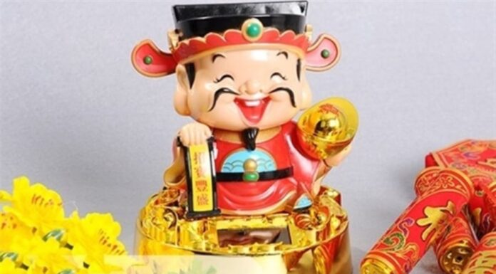 5 Gifts You Should Never Give: Superstitions That May Bring Bad Luck and Ruin Relationships