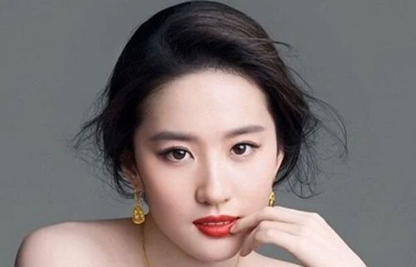 The Deeper the Better: 3 Traits of a Wealthy Woman