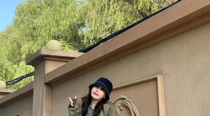 The Ultimate Guide: Slaying the Office Chic Look with Wide-Leg Pants and Boots