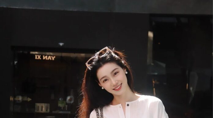 The Ultimate Guide to High-End Fashion: 2 Luxury Wardrobe Must-Haves for an Elegant Upgrade