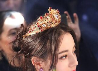 Why Do Uyghur Girls Have Such Thick, Beautiful Hair? The Secret Lies in This Natural Herb.