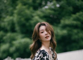 What Hairstyles Go With a Dress? 4 Gorgeous Styles to Try.