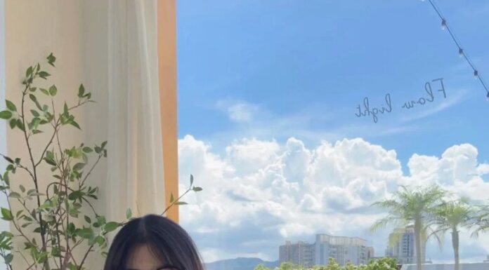 The Ultimate Guide: 5 Hairstyles to Compliment Your Glasses and Stay Forever Young