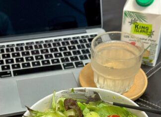 Is Eating Salad at Night or in the Morning Better for Weight Loss? An Answer That Leaves Many Reflecting.